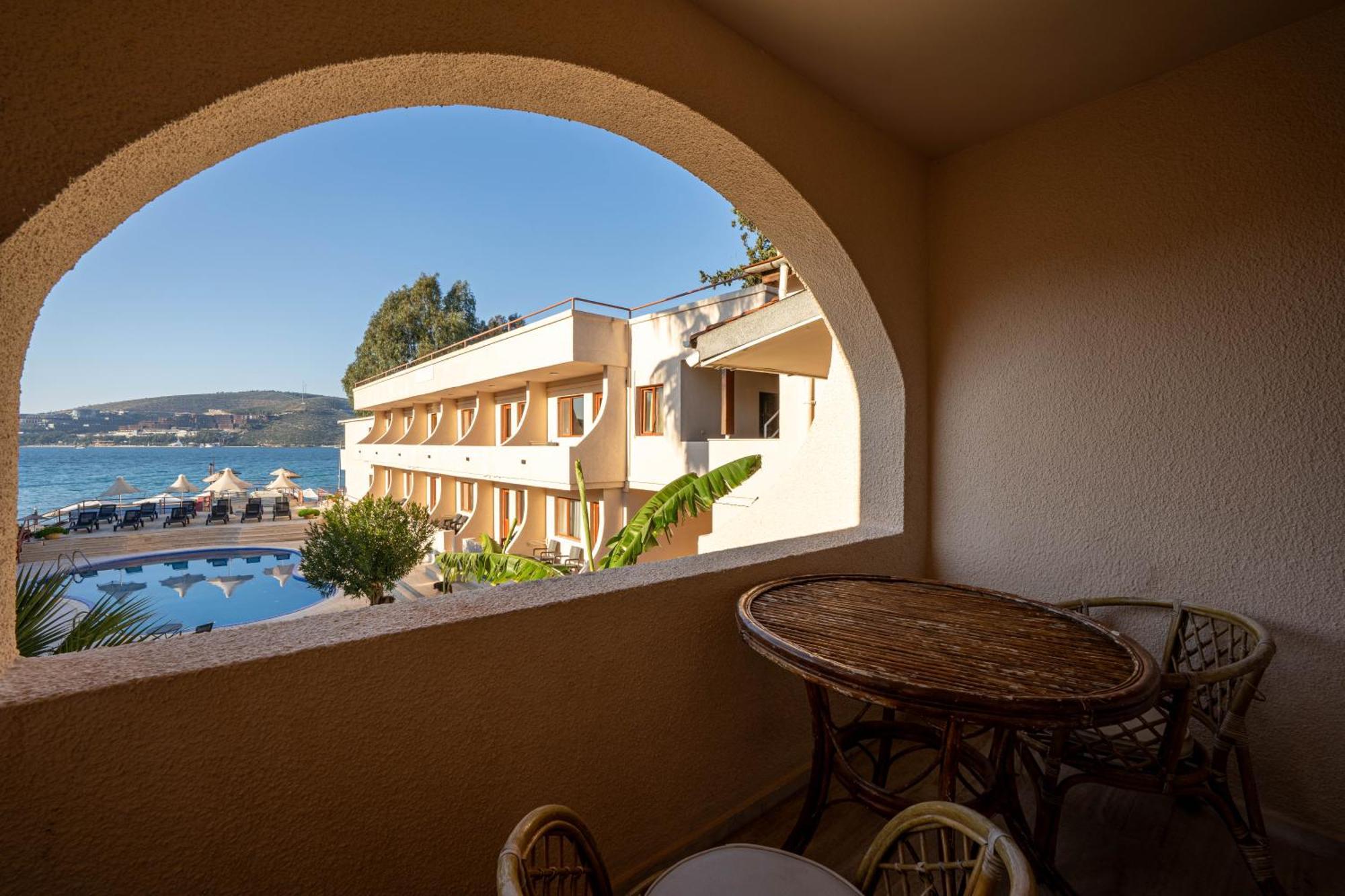 Club Aquarium Hotel & Spa Guvercinlik  Exterior photo