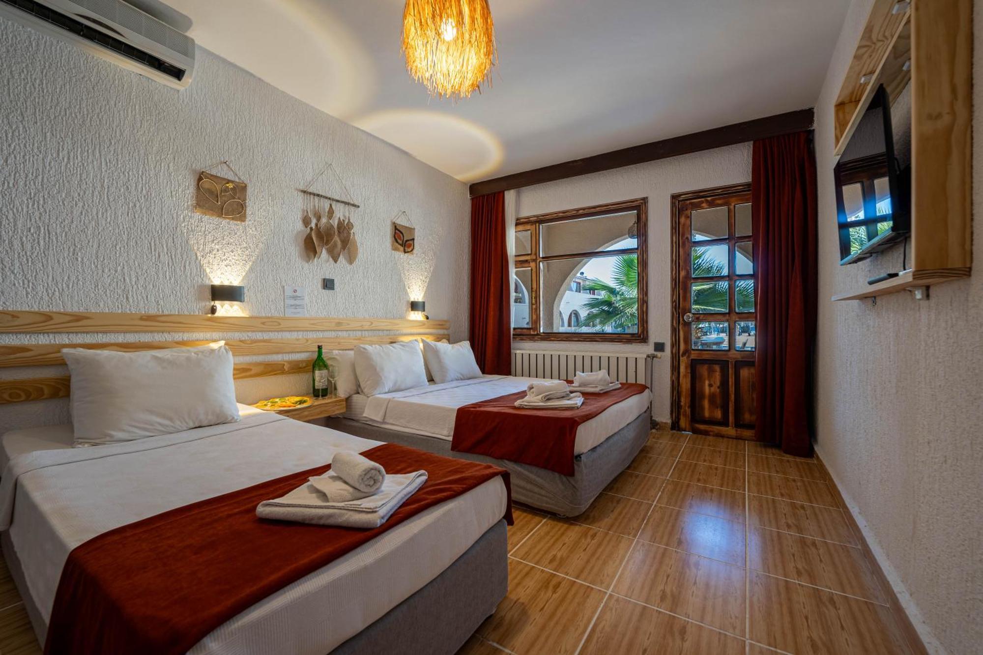 Club Aquarium Hotel & Spa Guvercinlik  Exterior photo