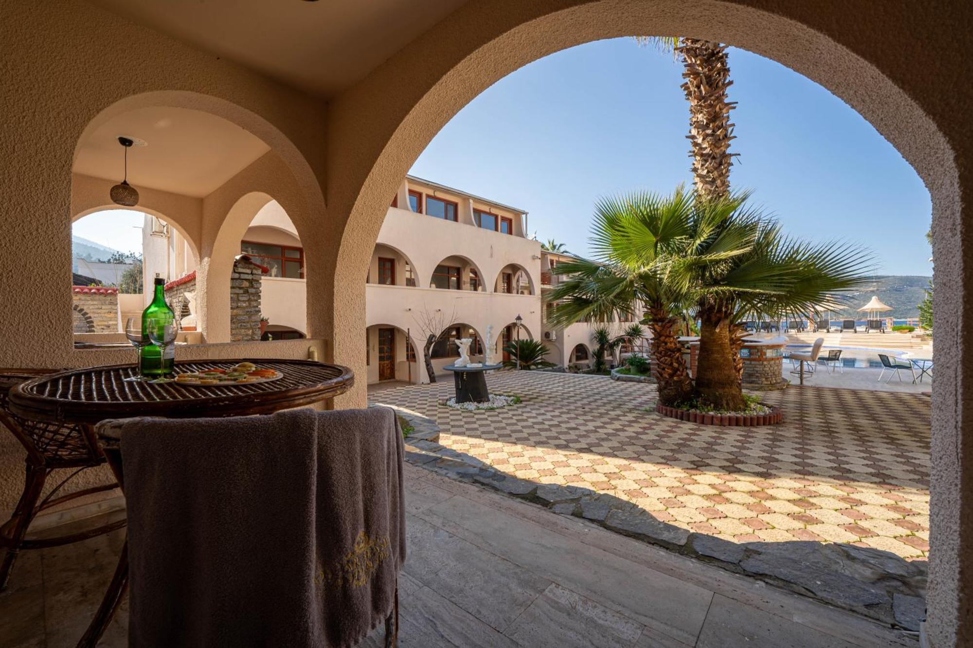 Club Aquarium Hotel & Spa Guvercinlik  Exterior photo